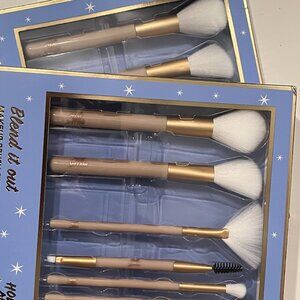 Blending Make Up Brushes. (2 sets / 7 brushes in a set) (NEW) (h/x)‎